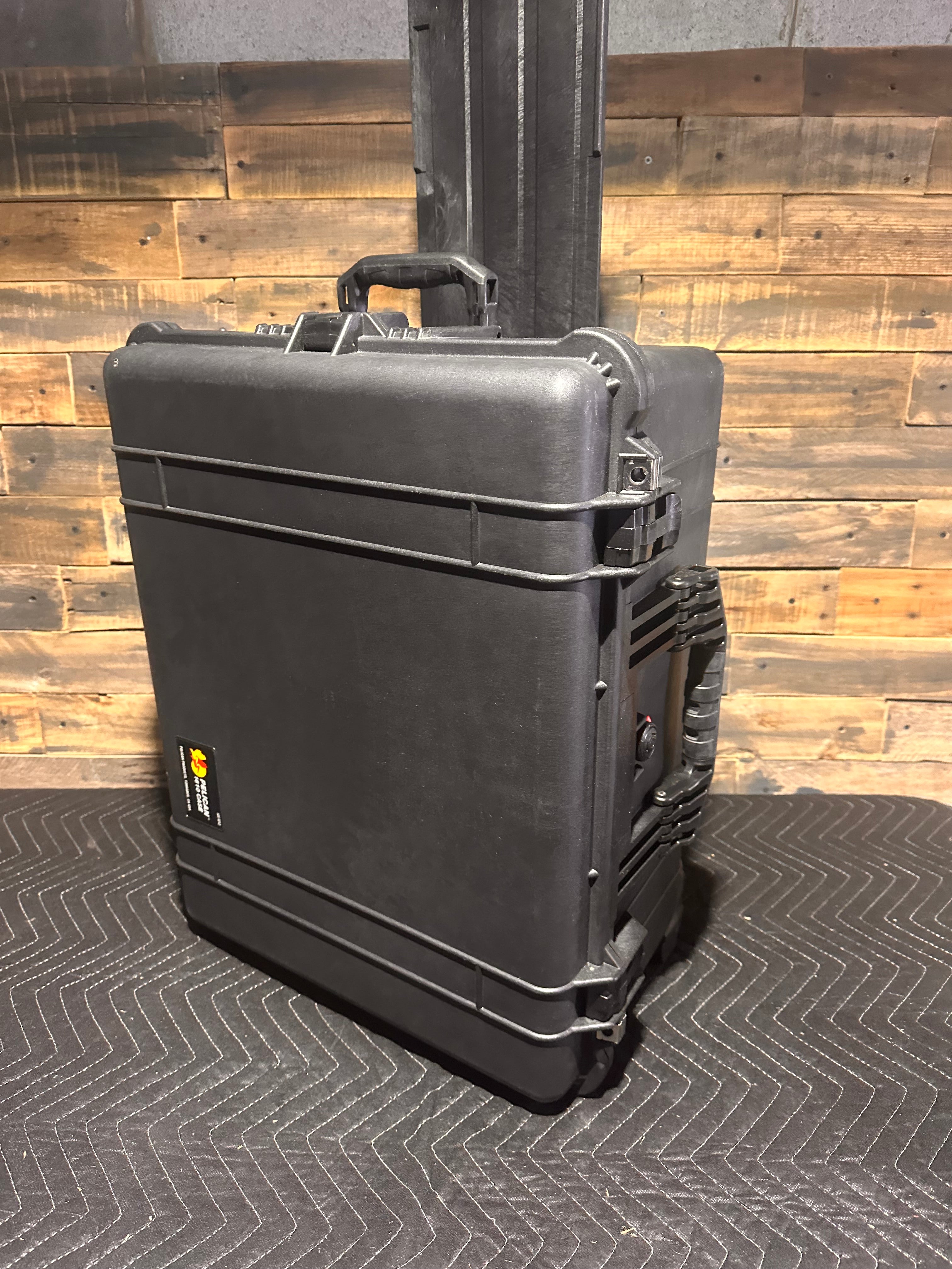 New Pelican 1610 Rolling Hard Case – No Foam, Lid Organizer Included