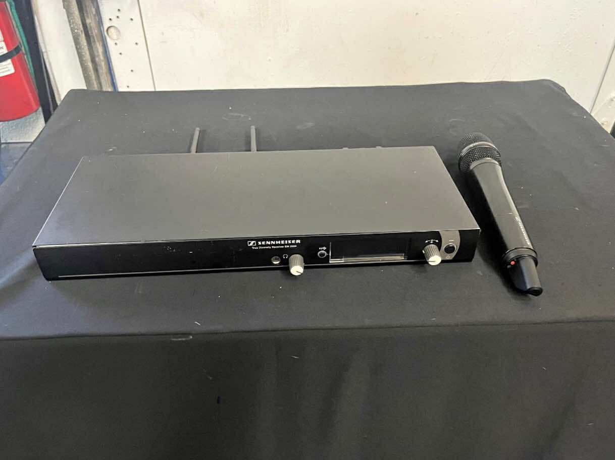 Sennheiser SKM2000XP E935 / EM2000 Gw 558-626 MHZ Wireless Microphone System ONE