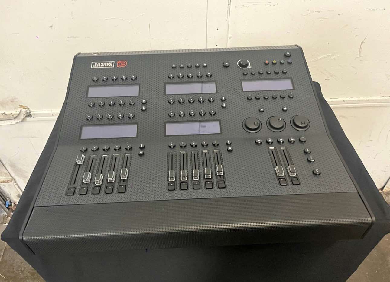 Jands Vista I3 Lighting Console w/ 512 Channel Dongle – Professional Stage & DMX Show Control Desk