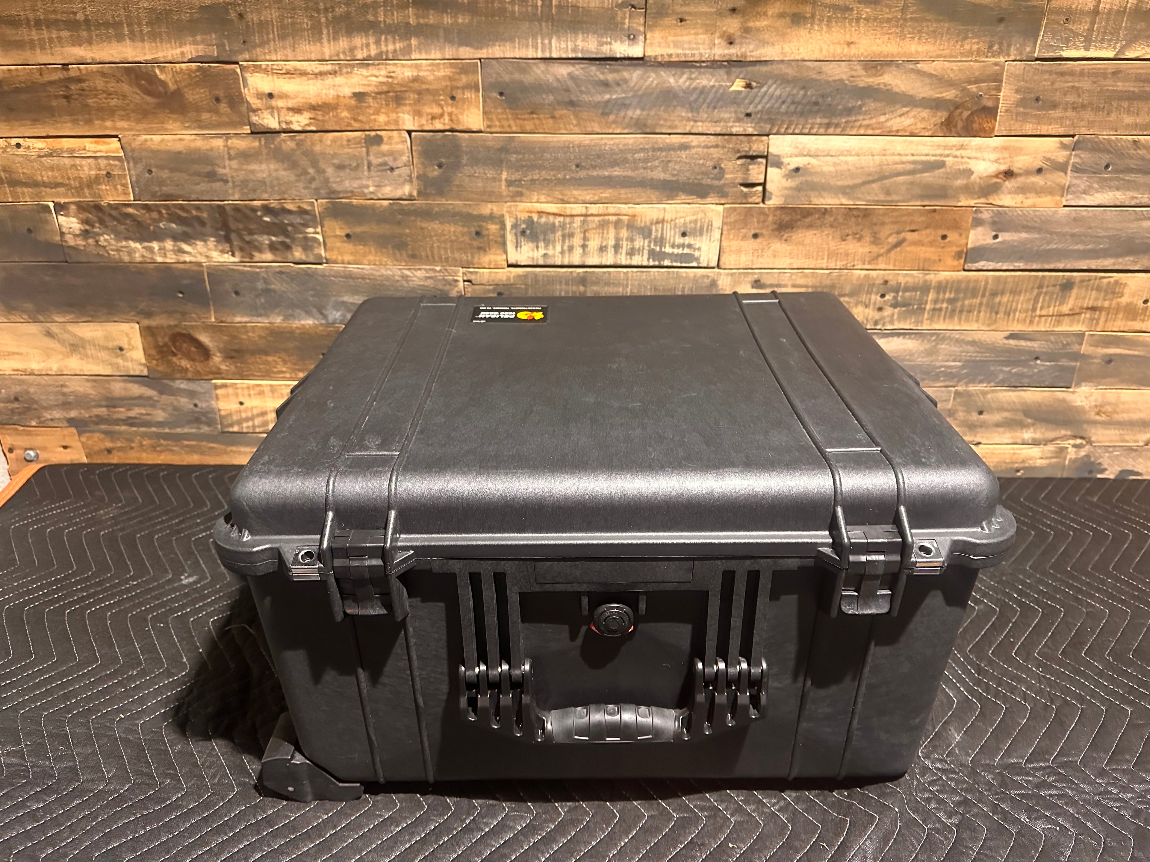 Pelican 1620 Rolling Hard Case – Used (Solid Foam Included